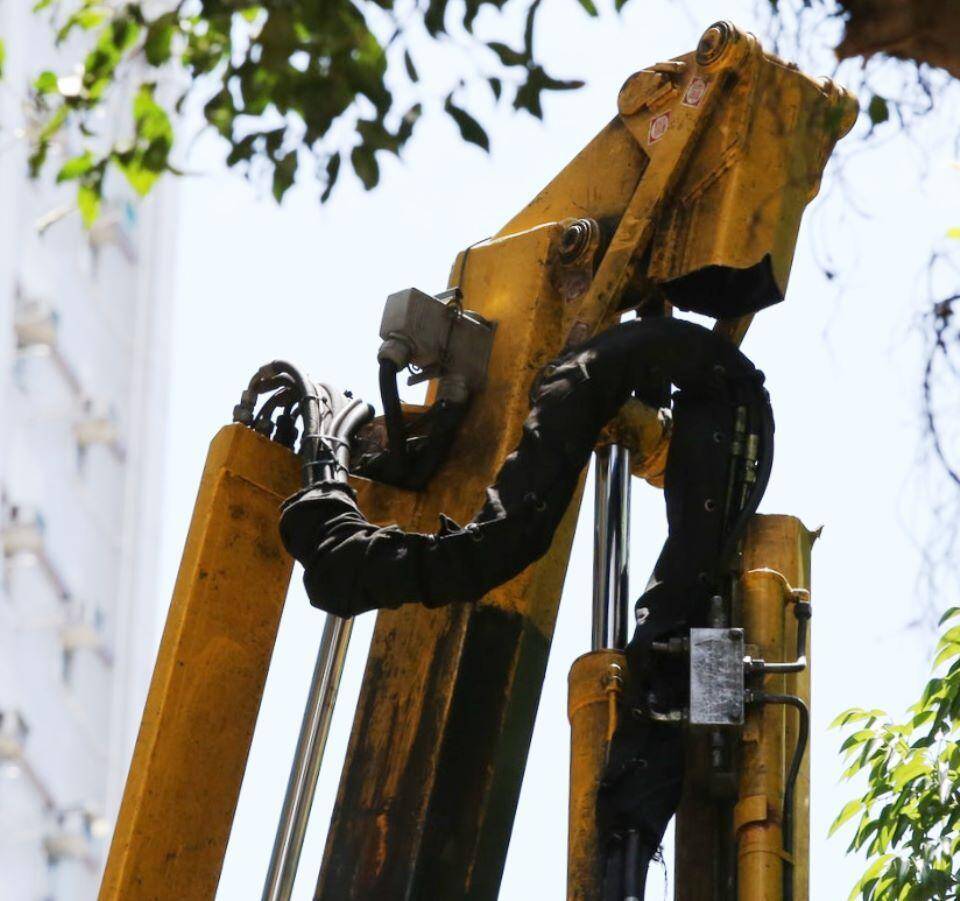hong kong crane damaged